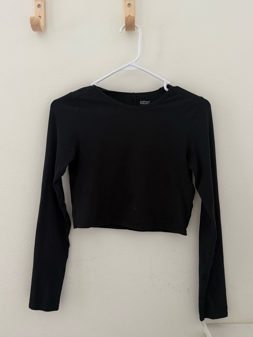 Girlfriend Collective Long Sleeve Cropped Crewneck Top - Black